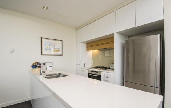 Premium 2-Bedroom Apartment with Harbour Views photo 1