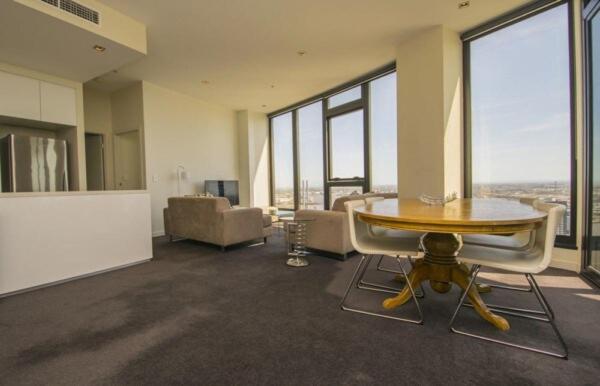 Premium 2-Bedroom Apartment with Harbour Views photo 2
