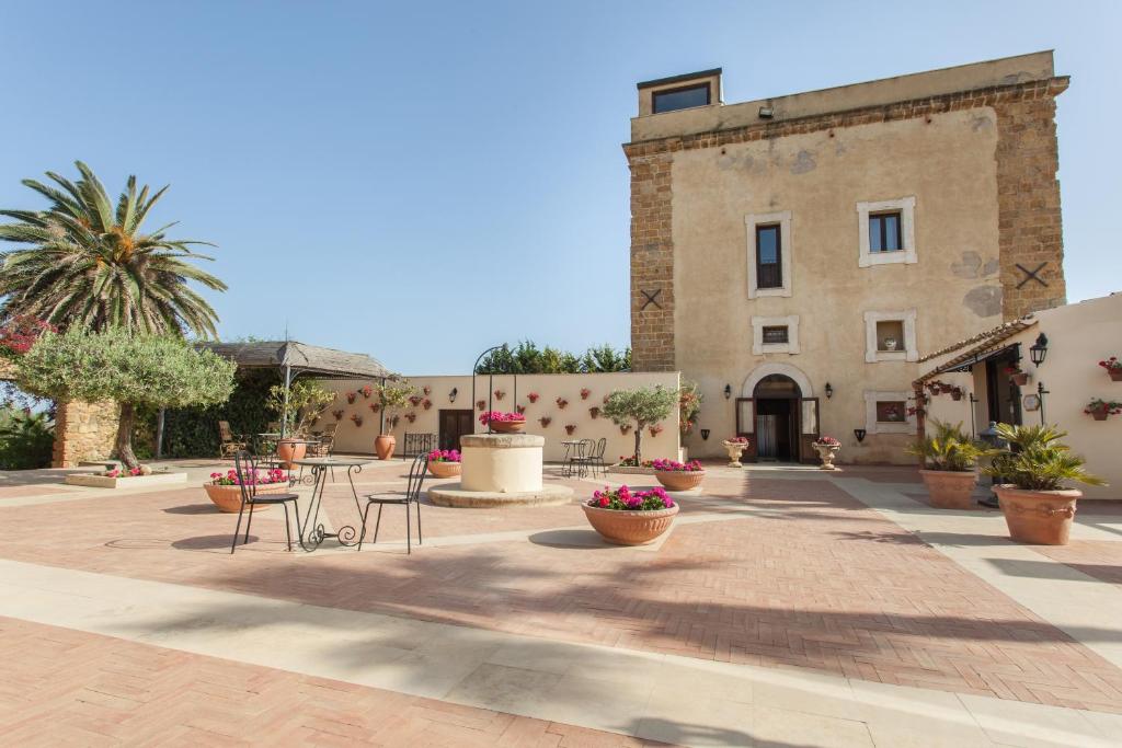 Hotel Foresteria Baglio Della Luna photo 2