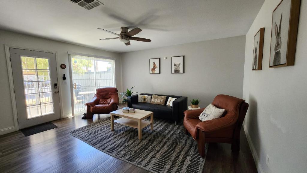 L - Fully remodeled and professionally decorated image