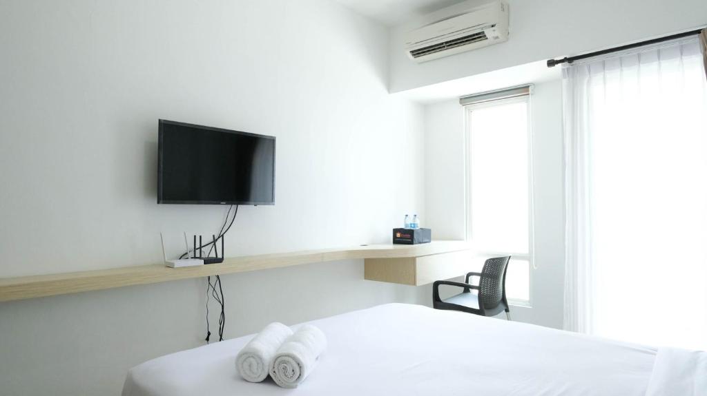 Good Studio Connected to Mall at Orchard Supermall Mansion Apartment By Travelio