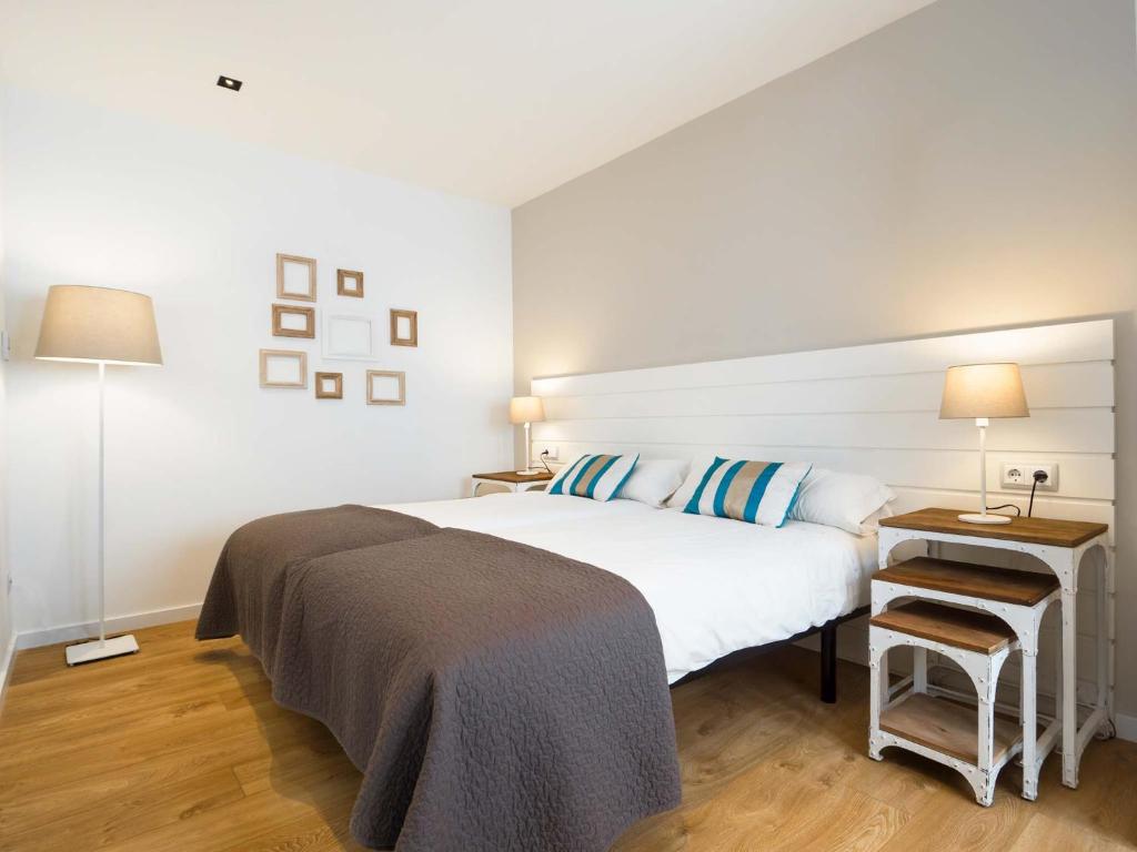 Rent Top Apartments Rambla Catalunya - Tap to explore photos