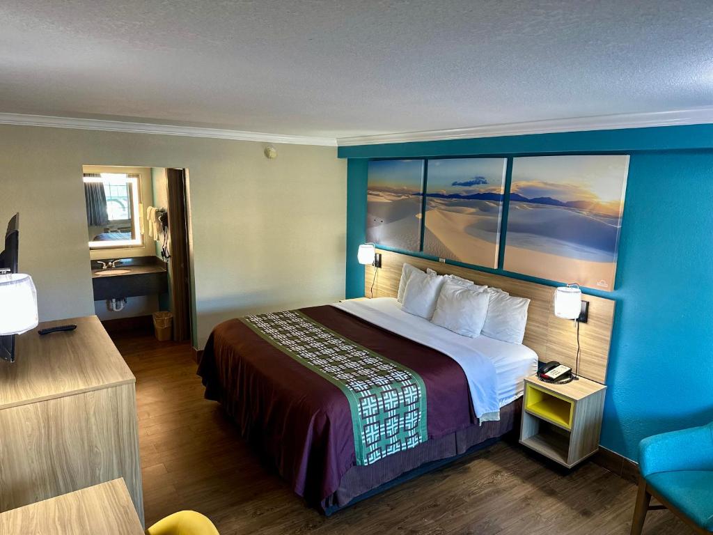 Days Inn by Wyndham Houston East image