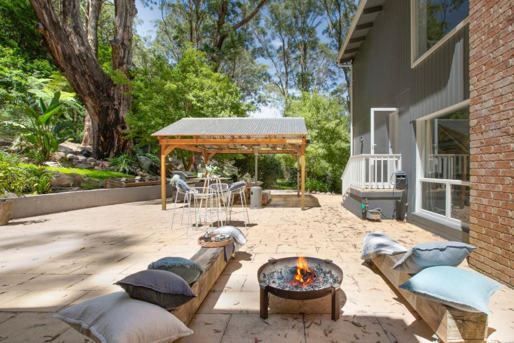 Extraordinary Country Retreat with Beautiful Views photo 1