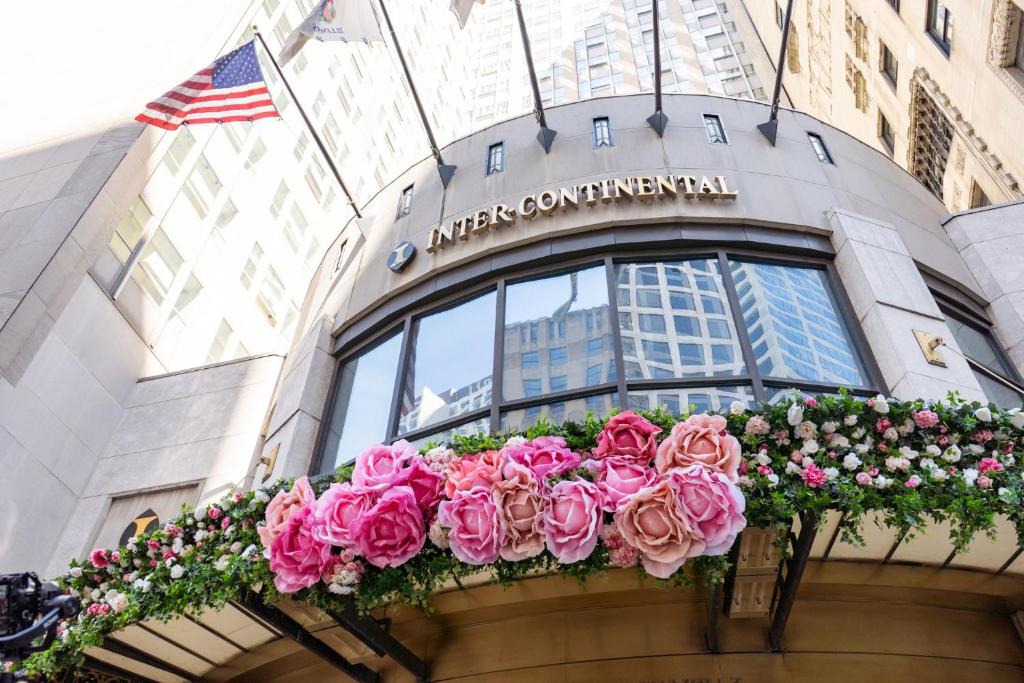InterContinental Chicago Magnificent Mile, an IHG Hotel image