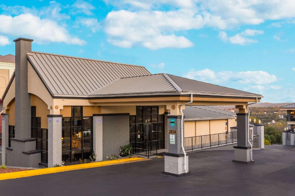 Quality Inn Branson On the Strip image