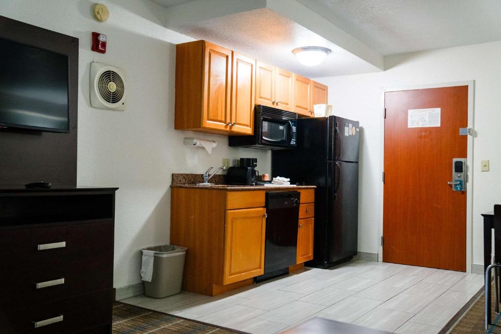 MainStay Suites Knoxville North I-75 image