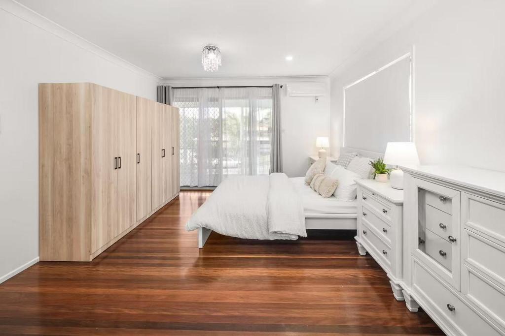 Charming Home in Algester close to plaza photo 4
