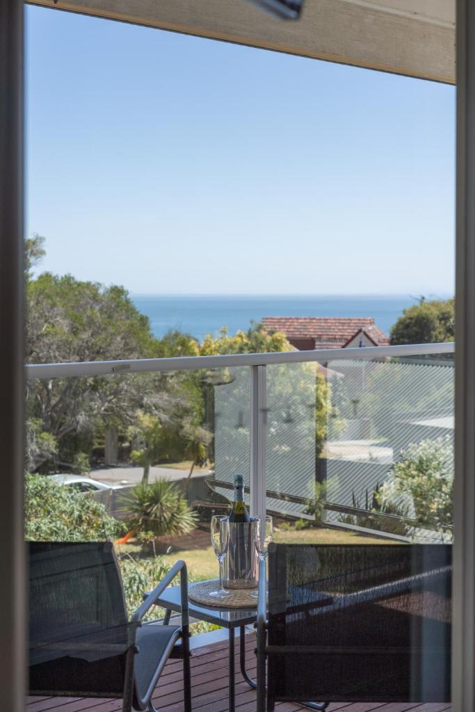 Balcombe Retreat, Family Escape with Sea Views photo 1