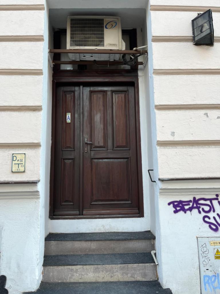 Home in Krakow Silvio's Apartments Room Type - Studio 7/2A For 2 People
