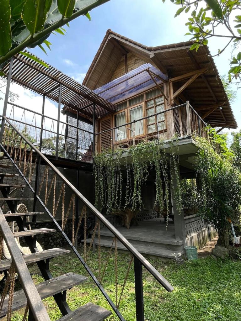 Tropical Wooden Bungalow, Private Garden & Private Pool photo 3
