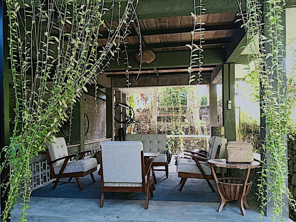Tropical Wooden Bungalow, Private Garden & Private Pool photo 4