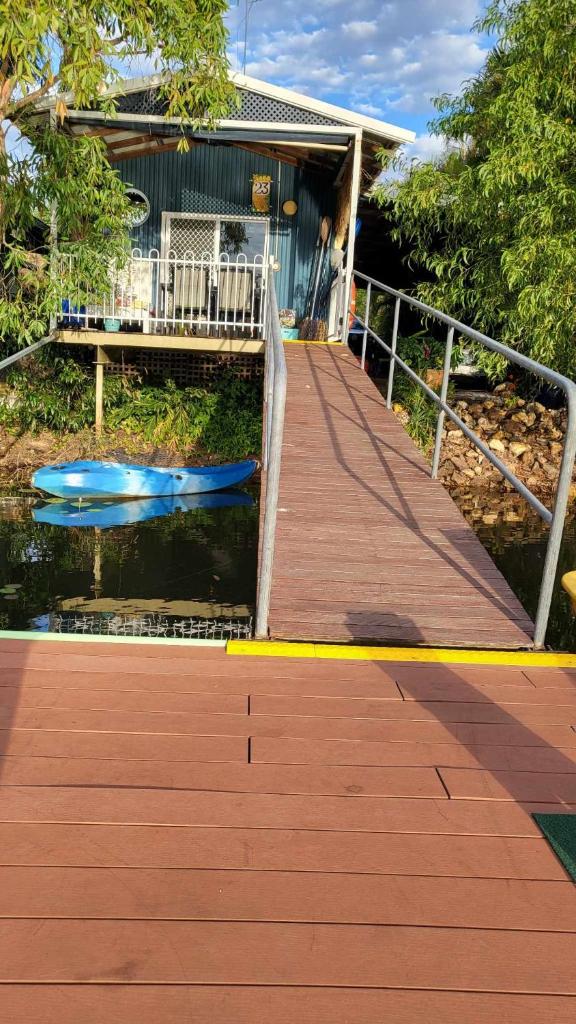 Barefoot Bungalow 23 Lake Bennett -private pontoon photo 2