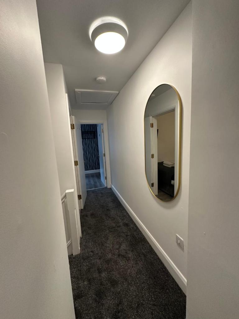 8 Eyre Square Lane - Tap to explore photos