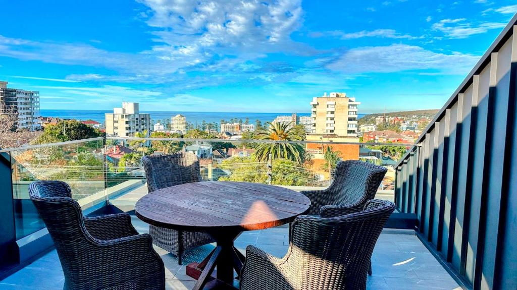 Sensational Penthouse with Ocean and Harbour Views photo 3