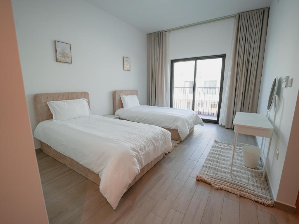 Luxury 2 bedroom villa pool beach gym access photo 2