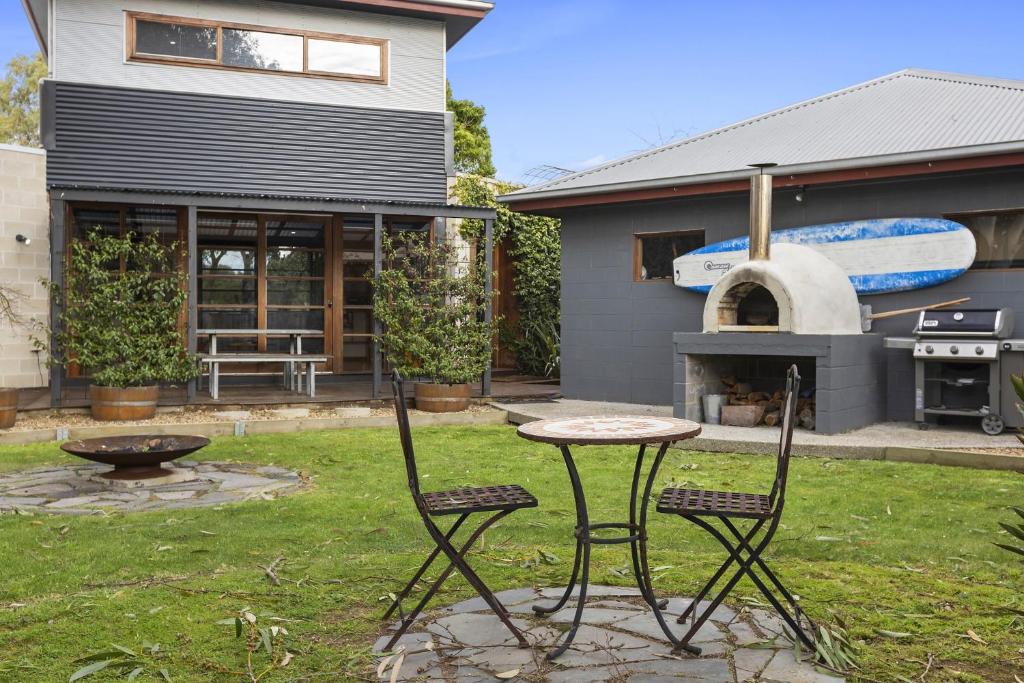 Stylish 3-Bedroom and Outdoor Grill and Pizza Oven photo 1