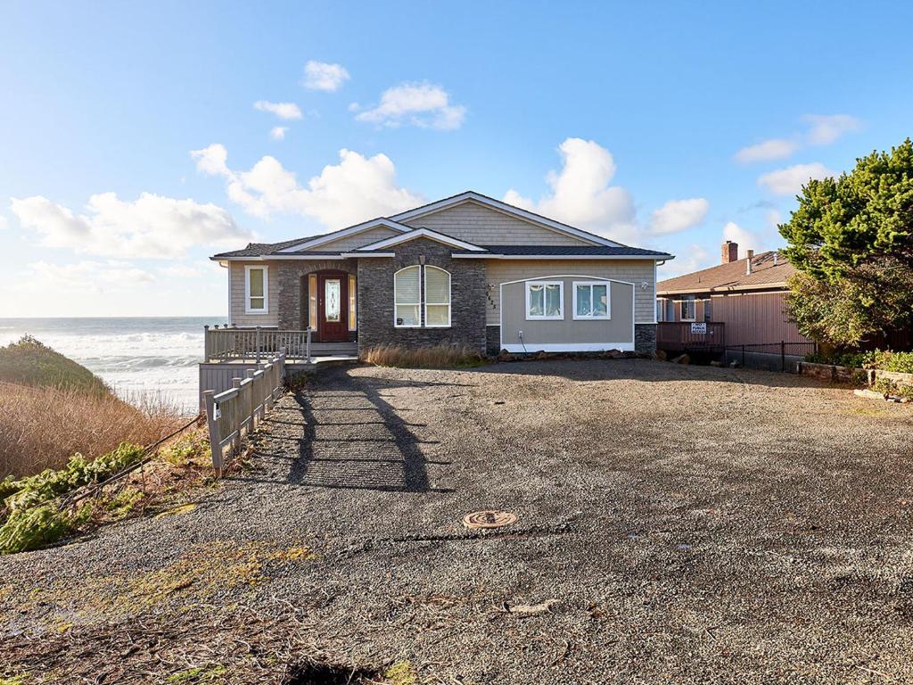 Admiral's Beach Retreat image