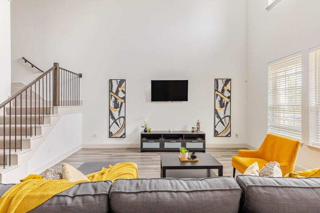 Stylish Living in Vibrant Frisco image