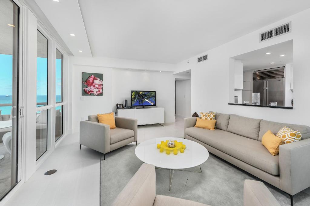 4B Super Premium Private Condo at the Setai - Tap to explore photos