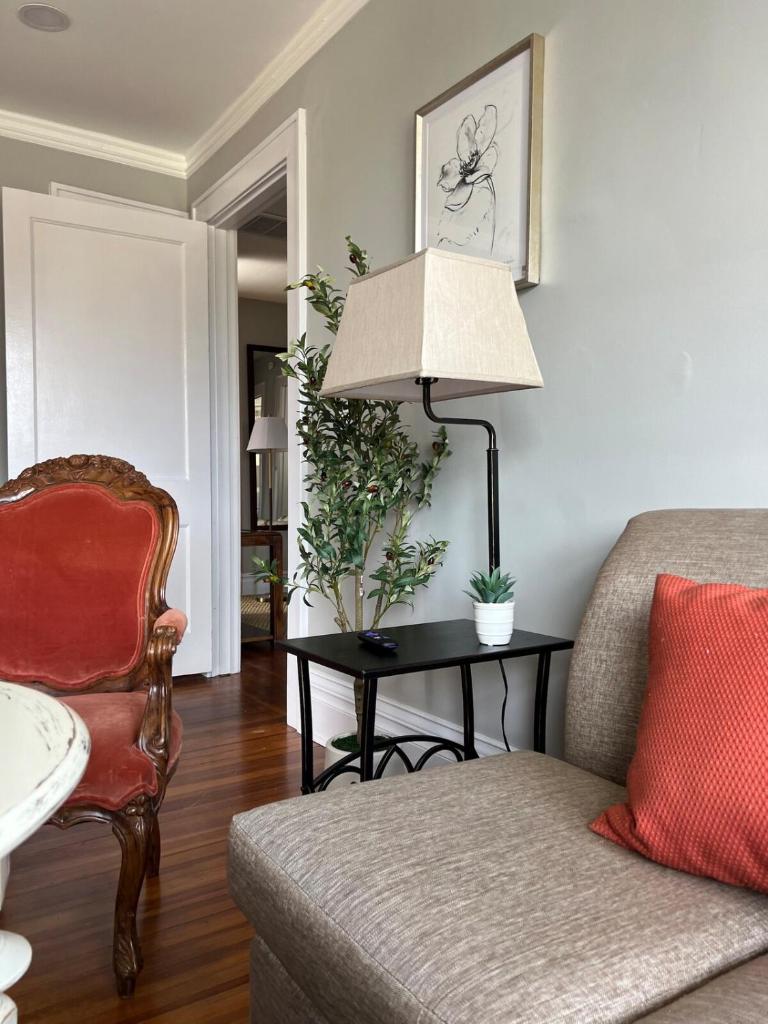 Charming Gem in High Point image