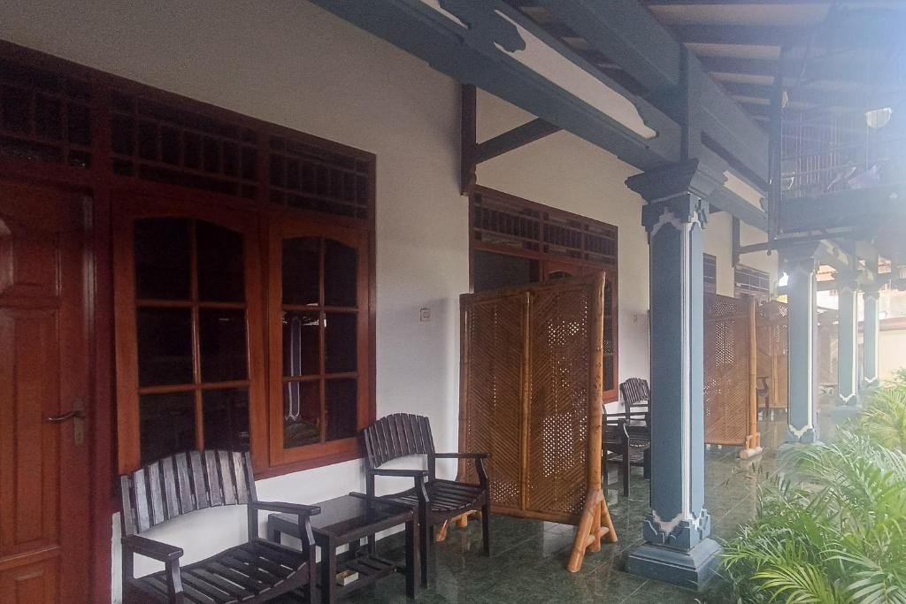 Astri Homestay Carkranegara Mataram Mitra RedDoorz photo 3