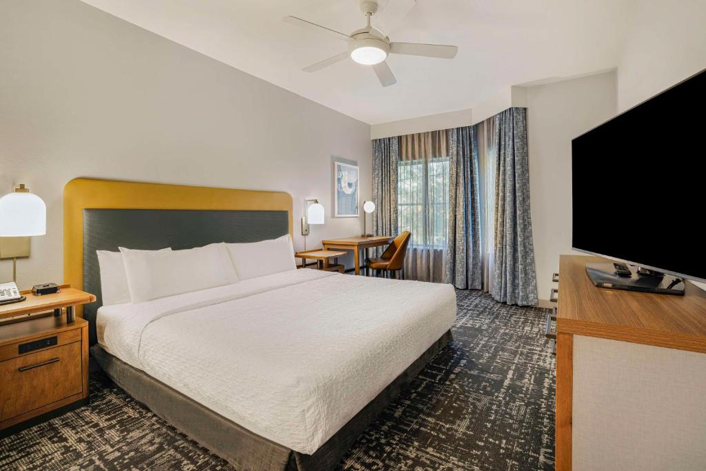 Homewood Suites by Hilton Plano- Richardson - Tap to explore photos