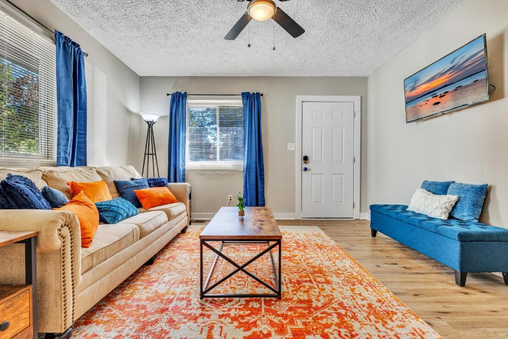 Beautiful House Mins Away From the Airport image