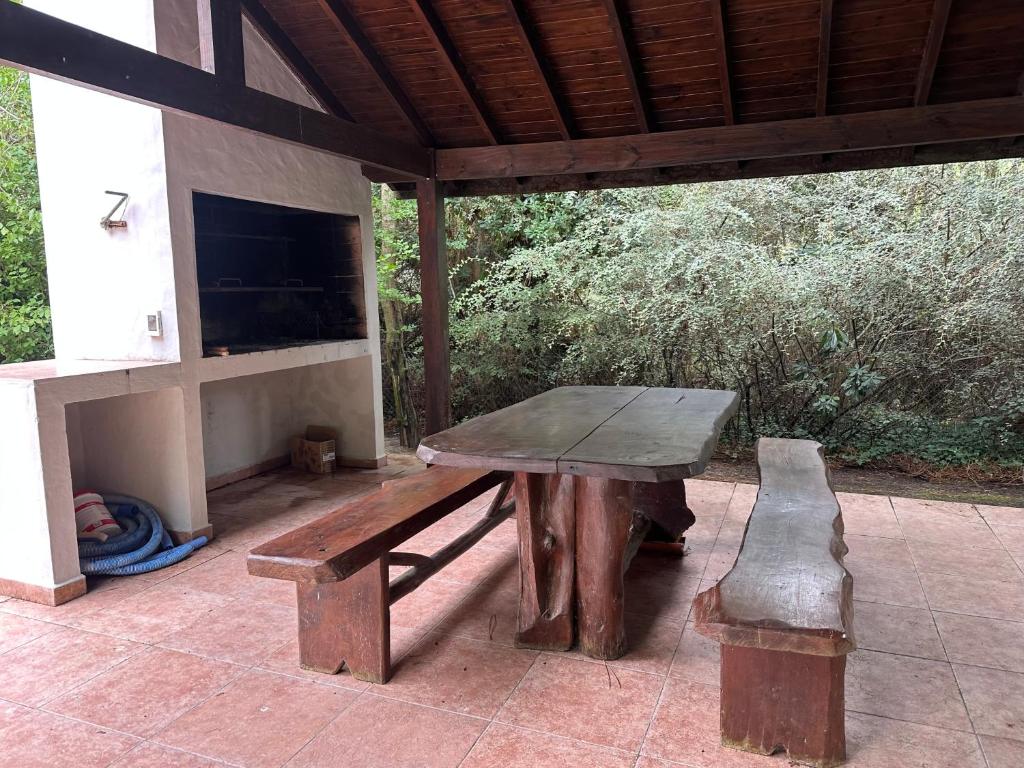 Casa en Carilo con Pileta, Quincho y Parque Cercado para 8 Personas photo 2