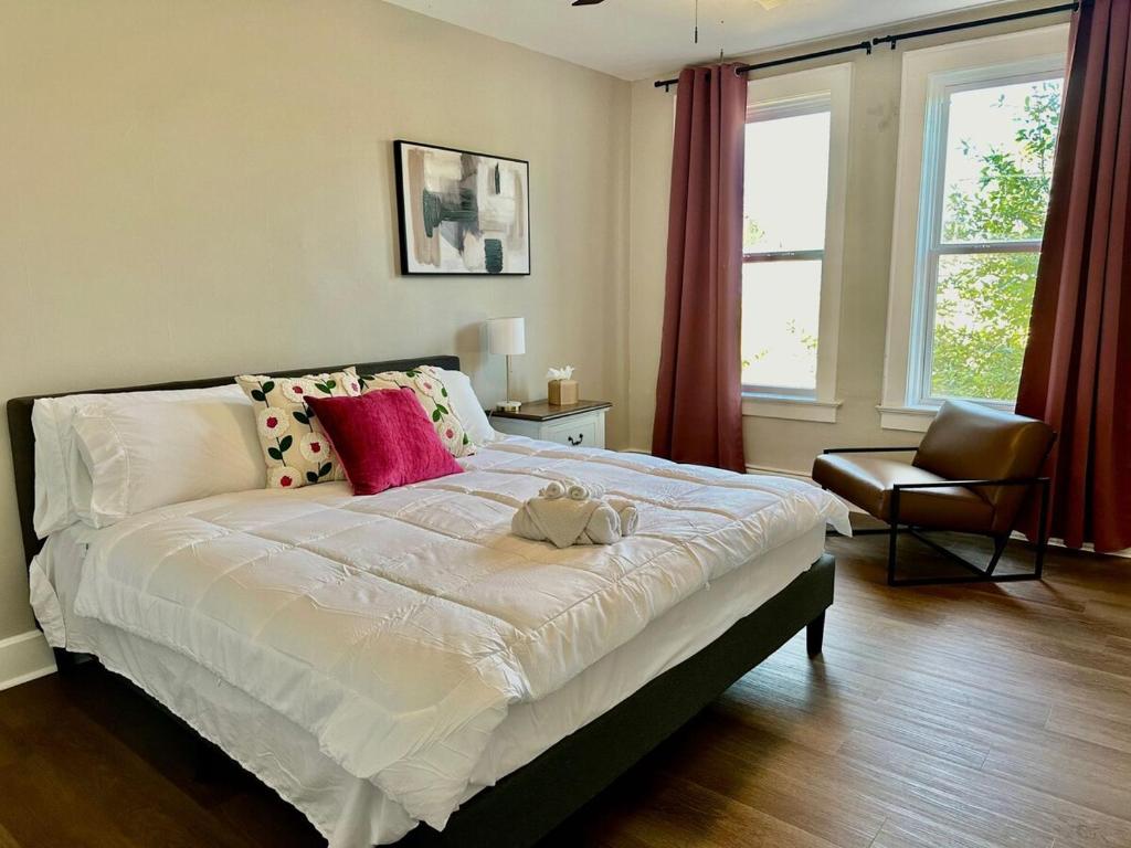 Color Pop Casas - Townhomes near Ford Center image