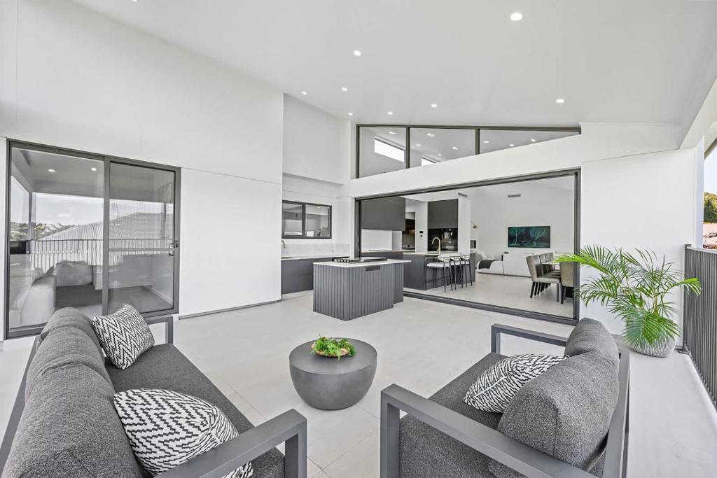 Luxury Designer Retreat - Modern, Entertainer photo 1