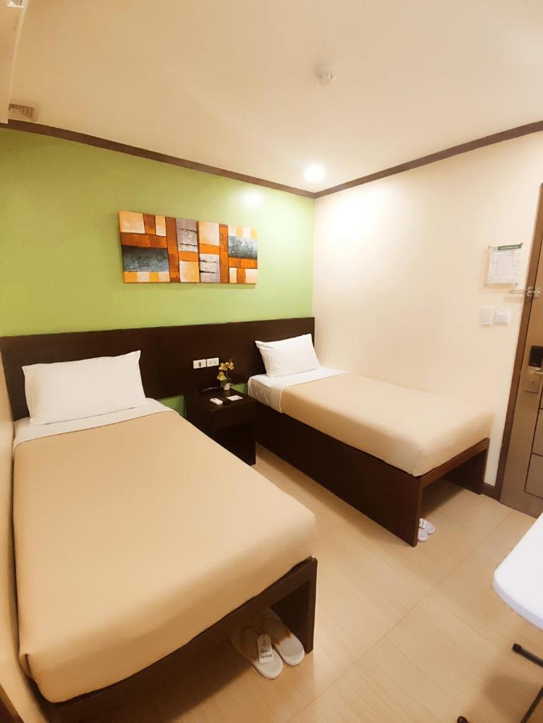 Huanying Hotel Room Type - Deluxe Twin Room