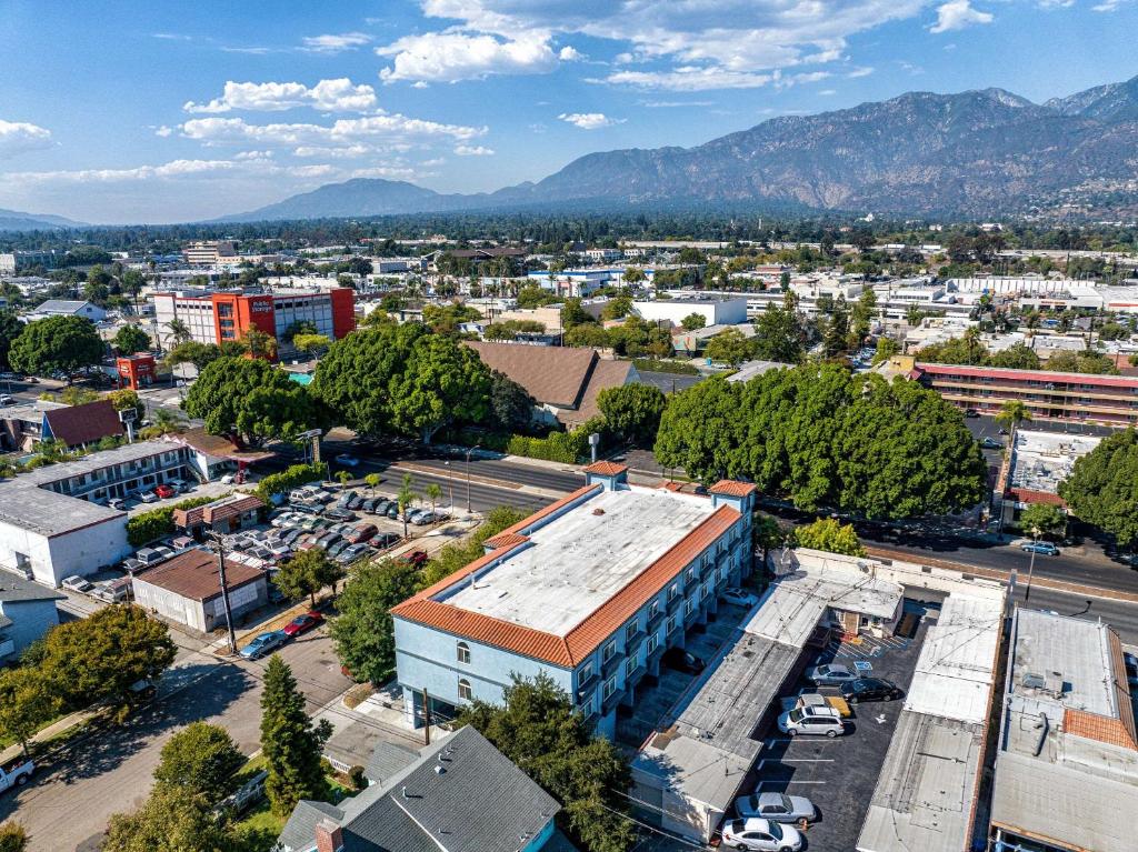 Rodeway Inn & Suites Pasadena image