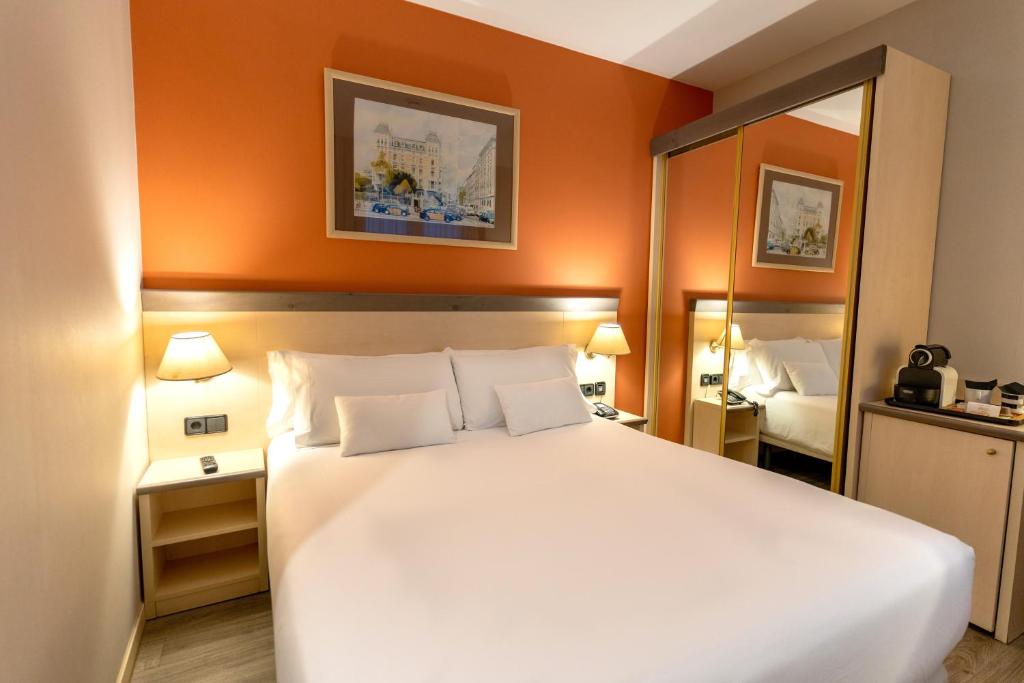 Petit Palace Trencadis Room Type - Small Double
