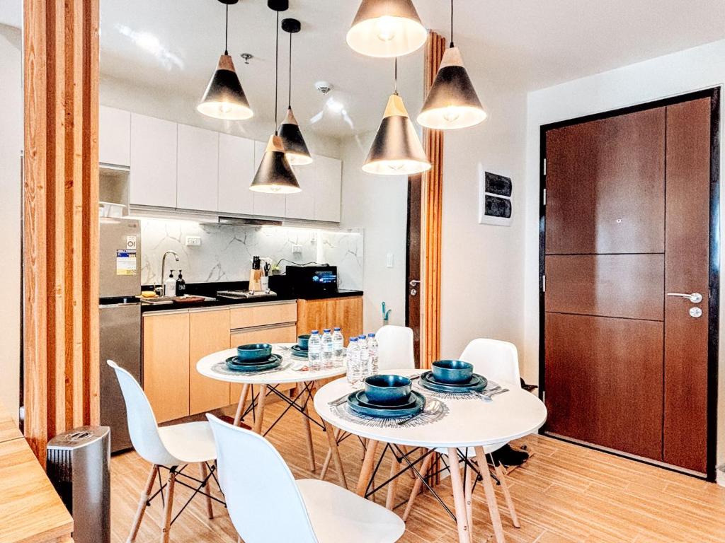 Luxe City Studio Hideaway - Tap to explore photos