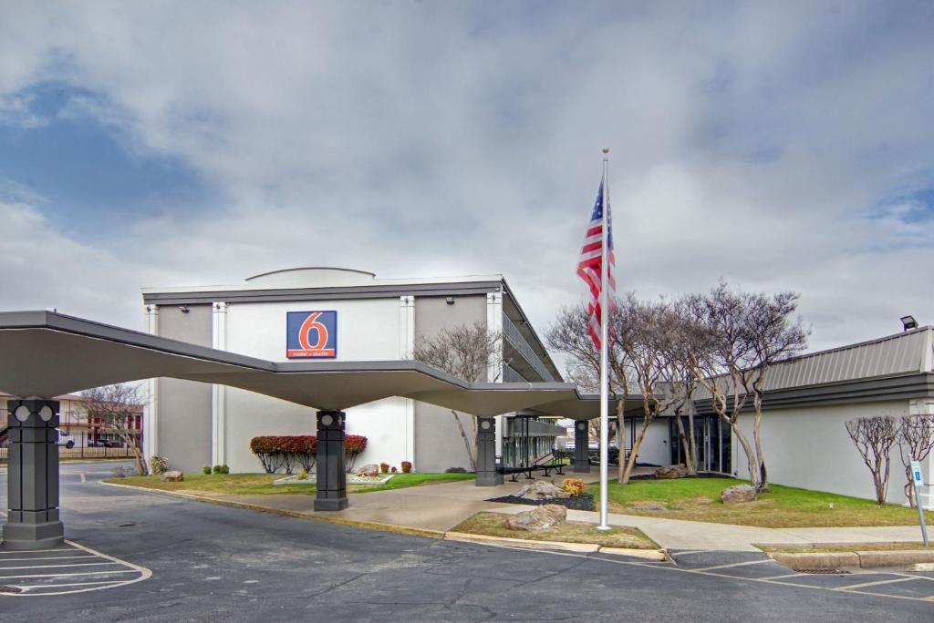 Studio 6 Mesquite, Tx – Town East image