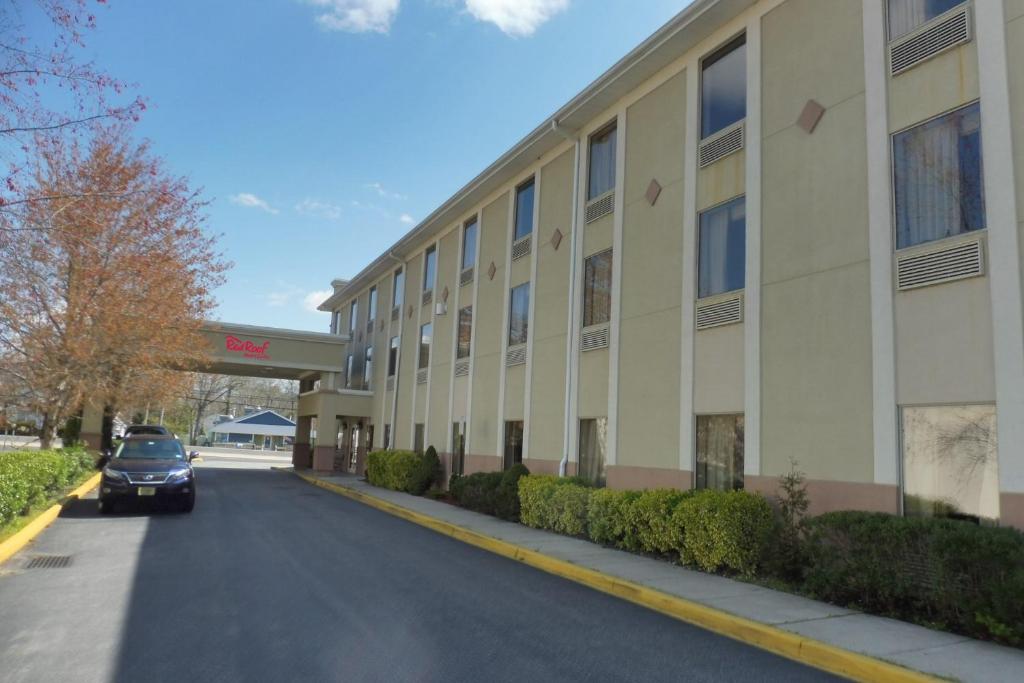 Red Roof Inn & Suites Galloway image