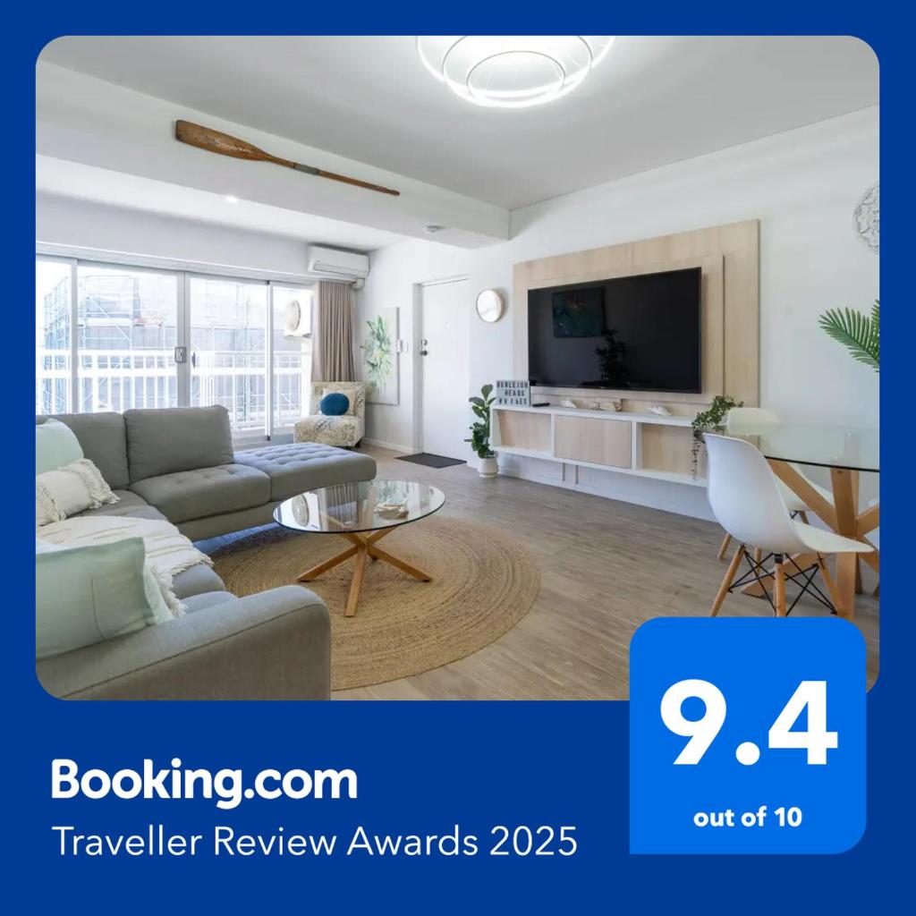 Elegant Burleigh Headland Apartment with Balcony, Ocean and Skyline Views - Tap to explore photos