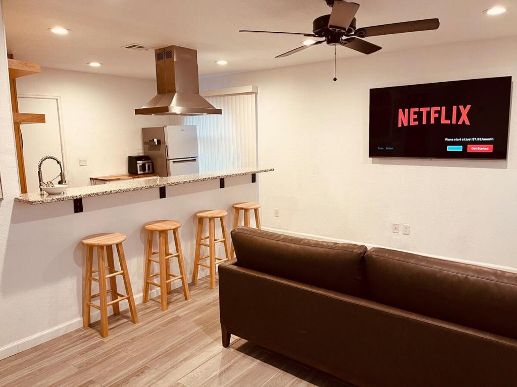 Kingman Gold 2BR Retreat at the Heart of Rt 66 image