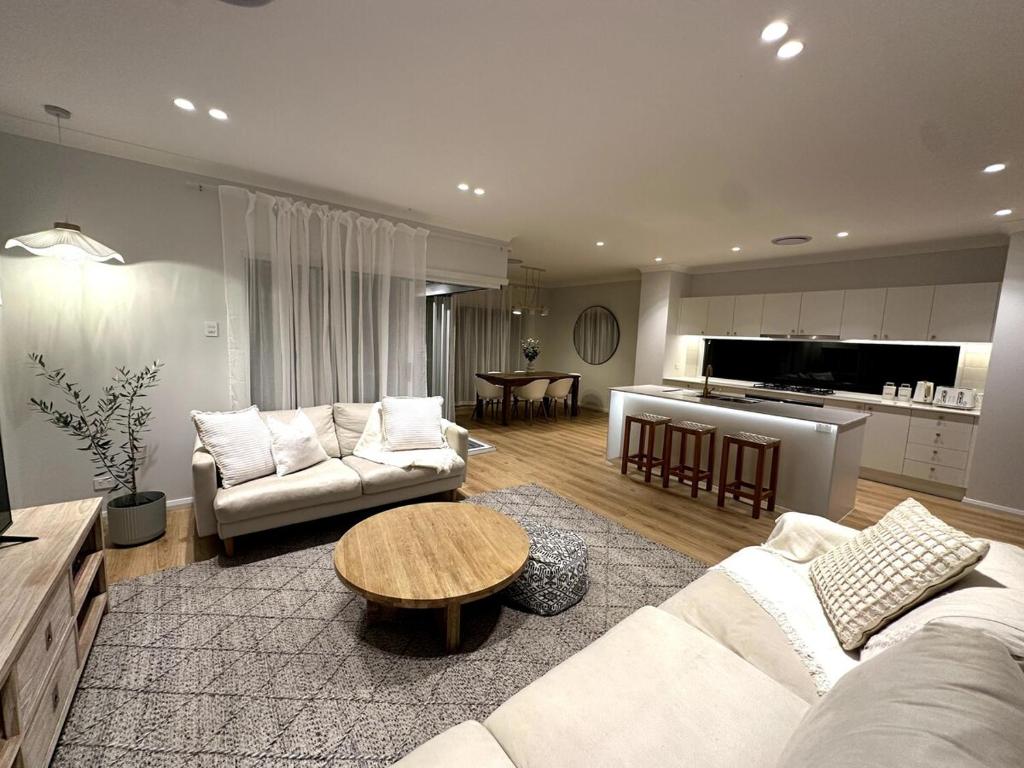 Saltwater House - Opposite the Beach! photo 1