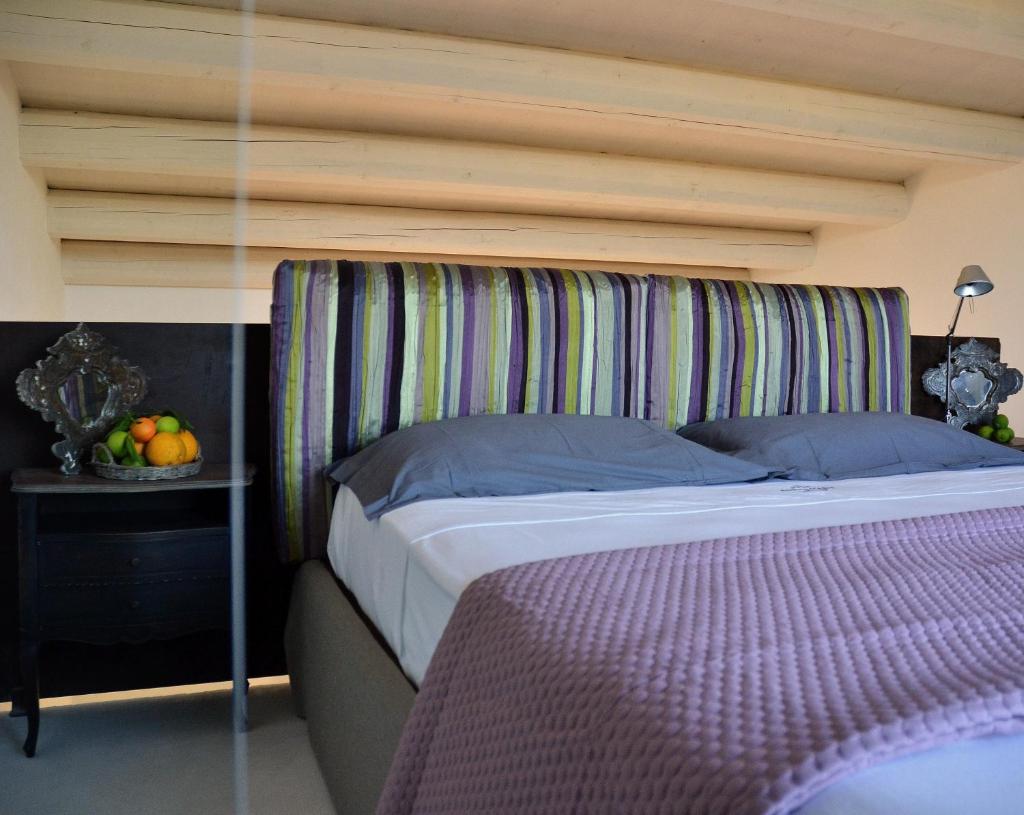 Scilla Maris Charming Suites-Restaurant - Tap to explore photos