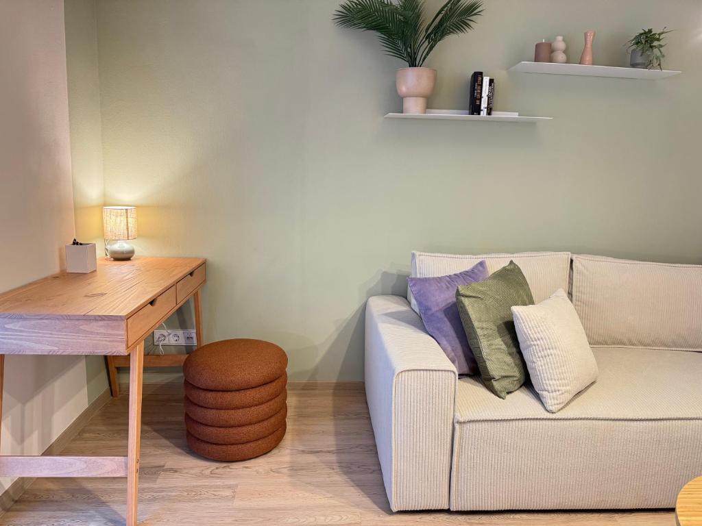LIGHTPLACE • Design • Boxspring • Balkon • 2 Smart TV •Innenstadt - Tap to explore photos