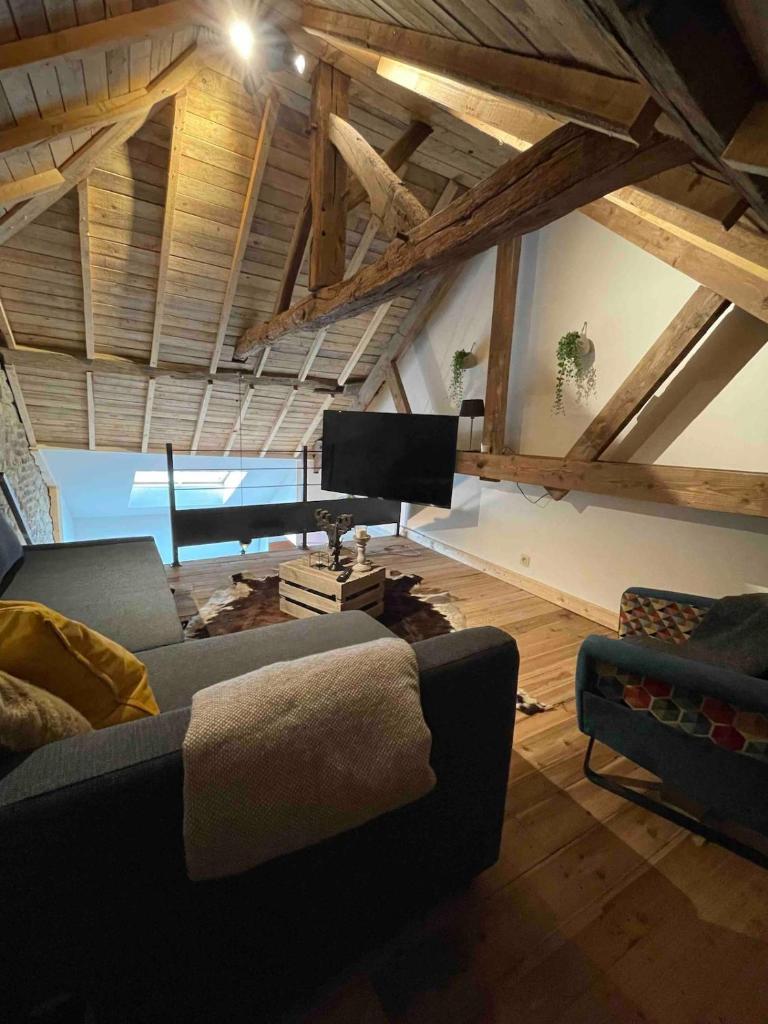 Loft cosy, bain à bulle et garage privé