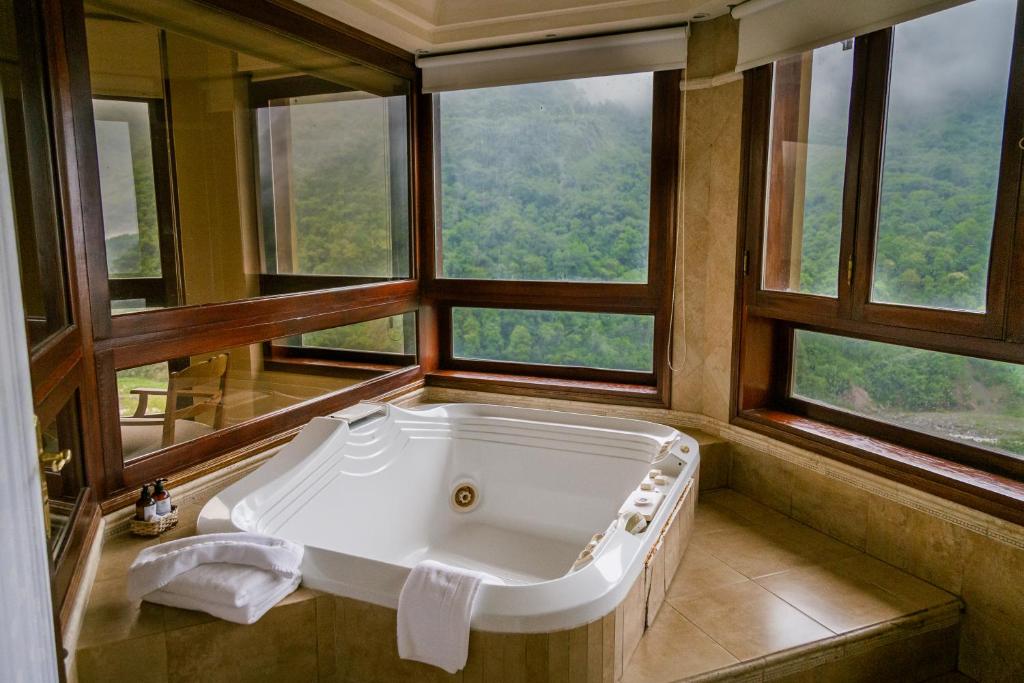 Hotel Spa Termas de Reyes photo 2