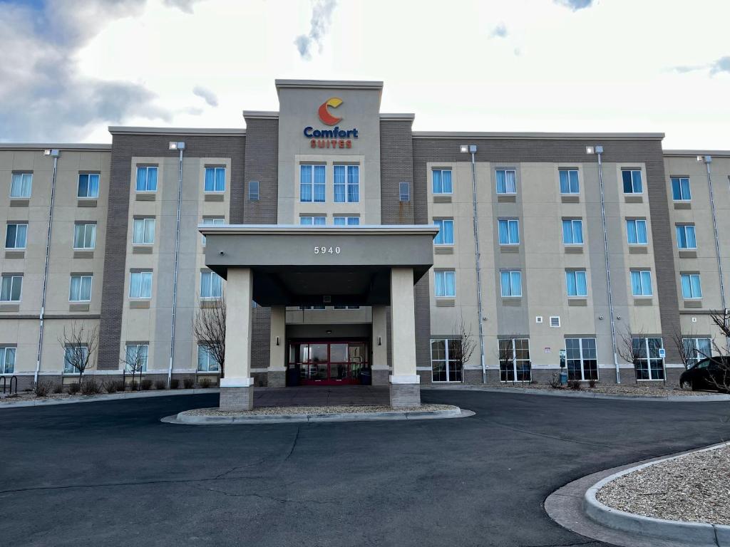 Comfort Suites Denver International Airport image