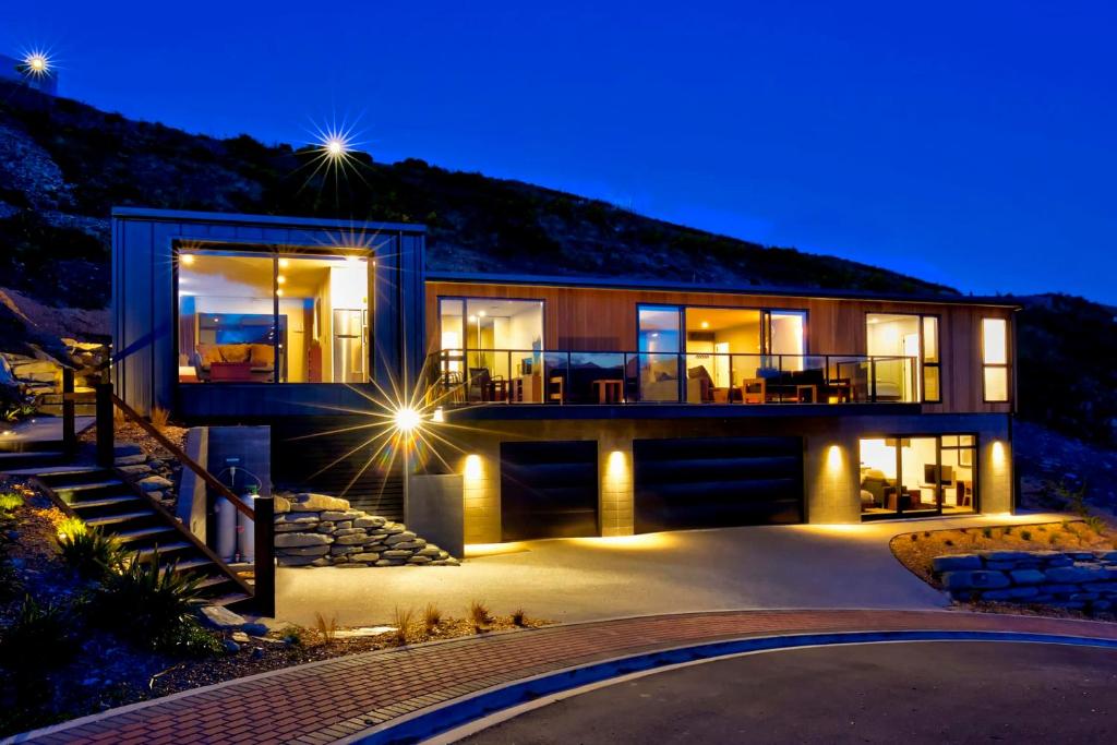 Mountain Lake Vista Studio
