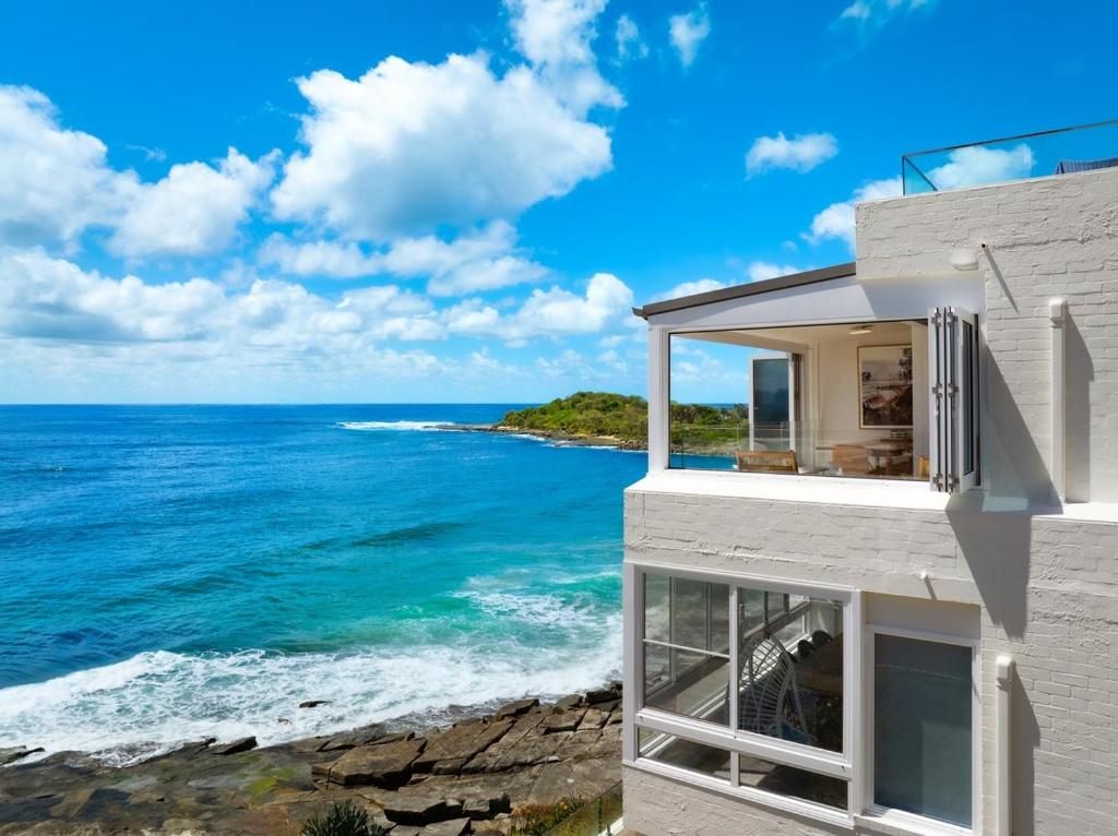 Luxe Oceanfront Apartment photo 2