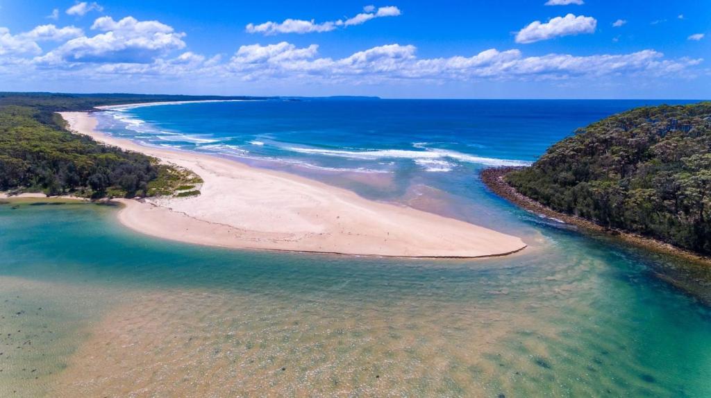 Rennies Beach Waterfront Family Escape