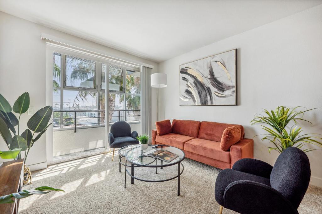 Marina del Rey getaway,Free parking,Pool,Hot Tub image