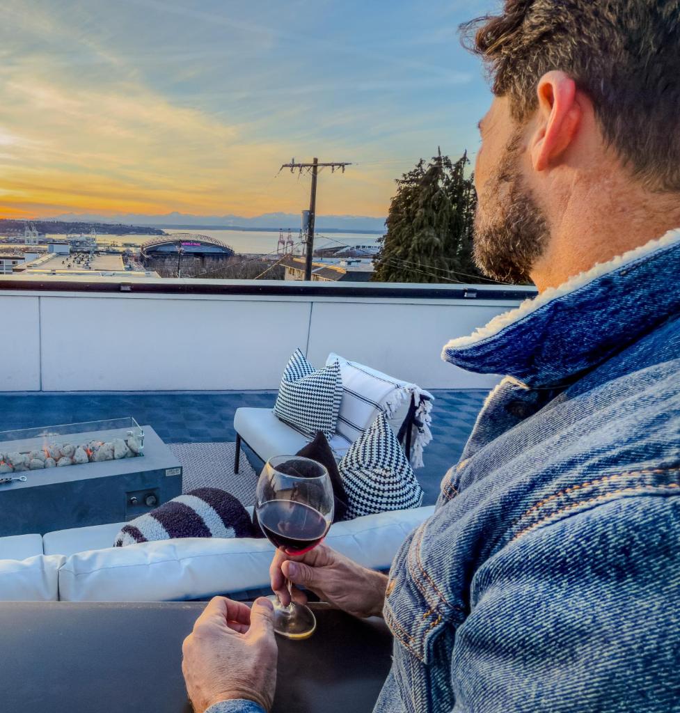 Hot Tub - Best Views - Near Stadiums! image